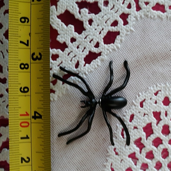 Spider Earring! - Picture 4 of 4